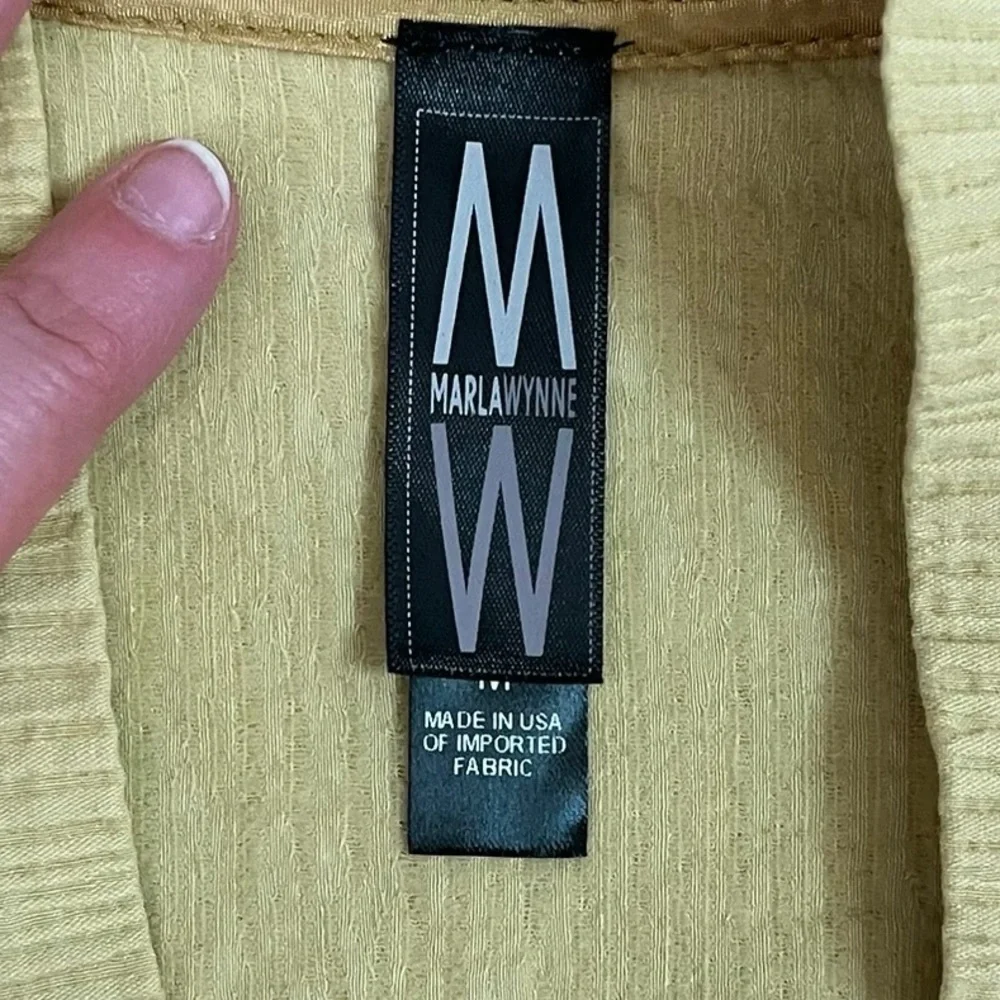 Marla Wynne Yellow Stretch Wrap Top Sz M - Picture 7 of 10